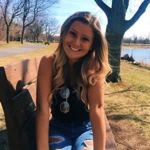 Meet your Posher, Adriana